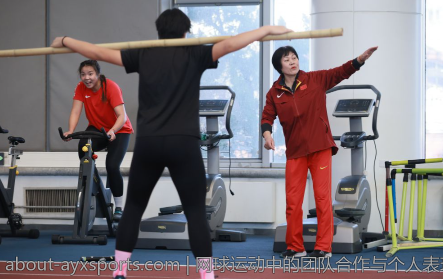 网球运动中的团队合作与个人表现